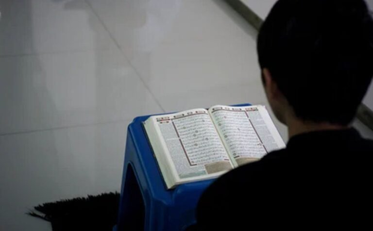 Membaca Al Qur'an
