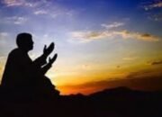 Mengangkat Kedua Tangan dan Mengusapkannya Pada Wajah Ketika Berdoa